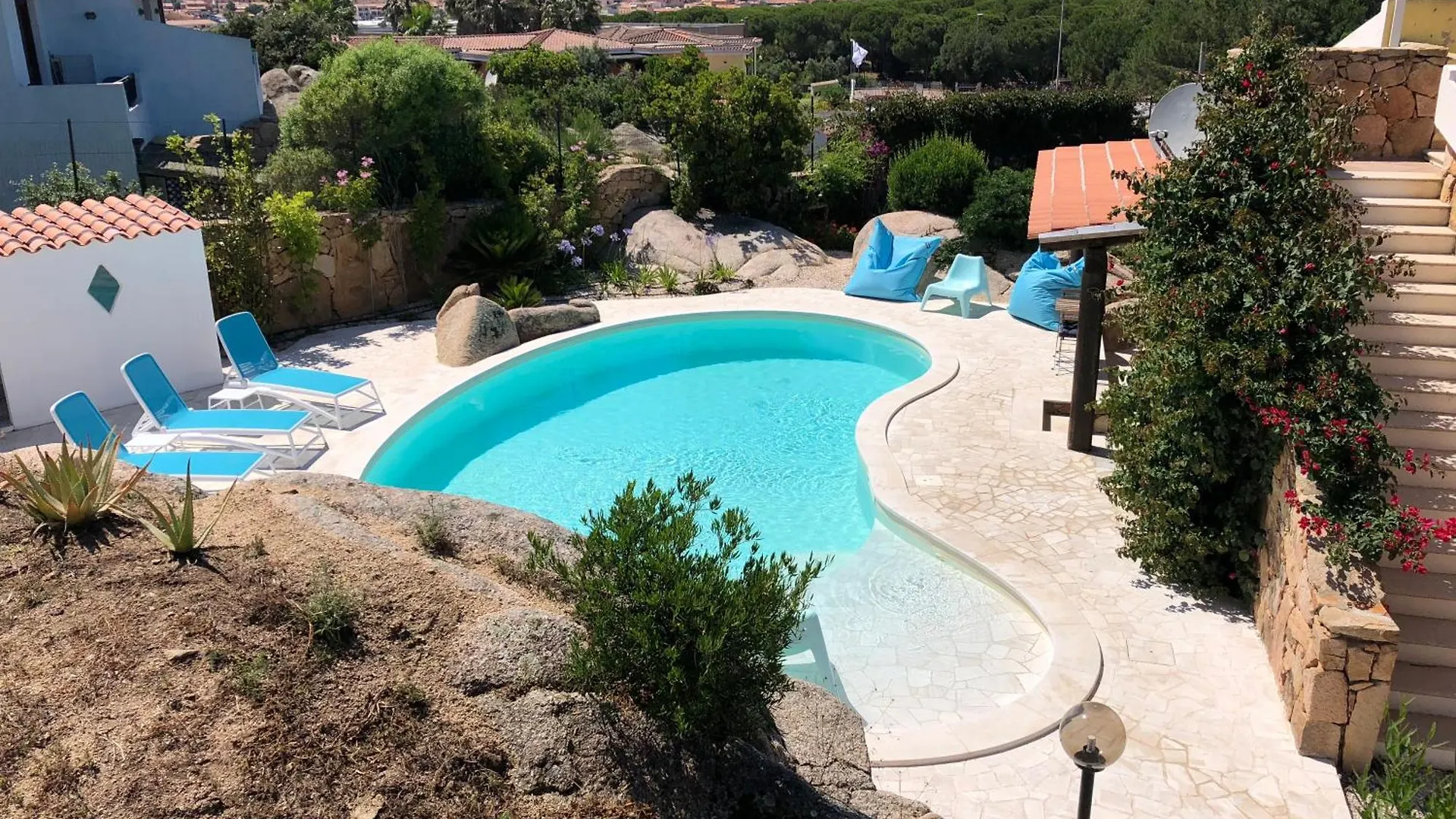 Wonderful Villa With Pool In Palau